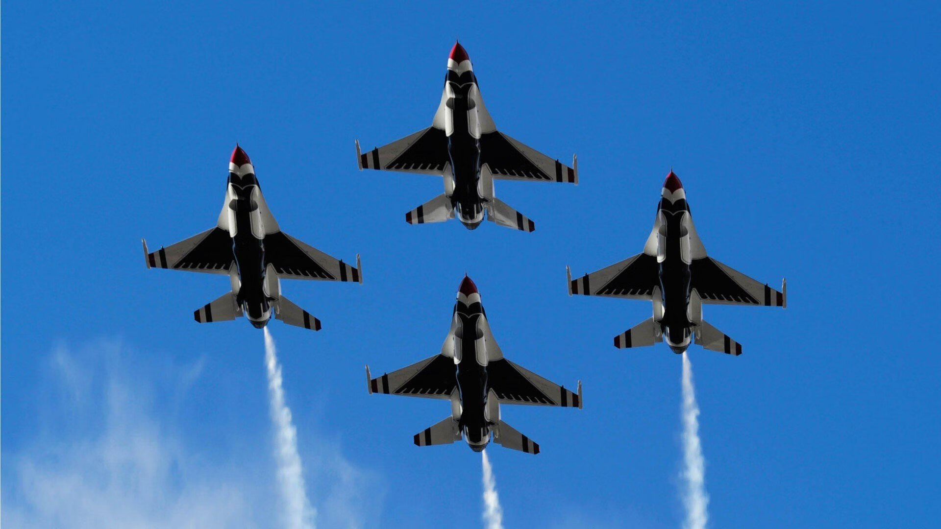 爱游戏综合娱乐-“海岸线飙车：沿海赛段的贵族速度”，海岸线解说