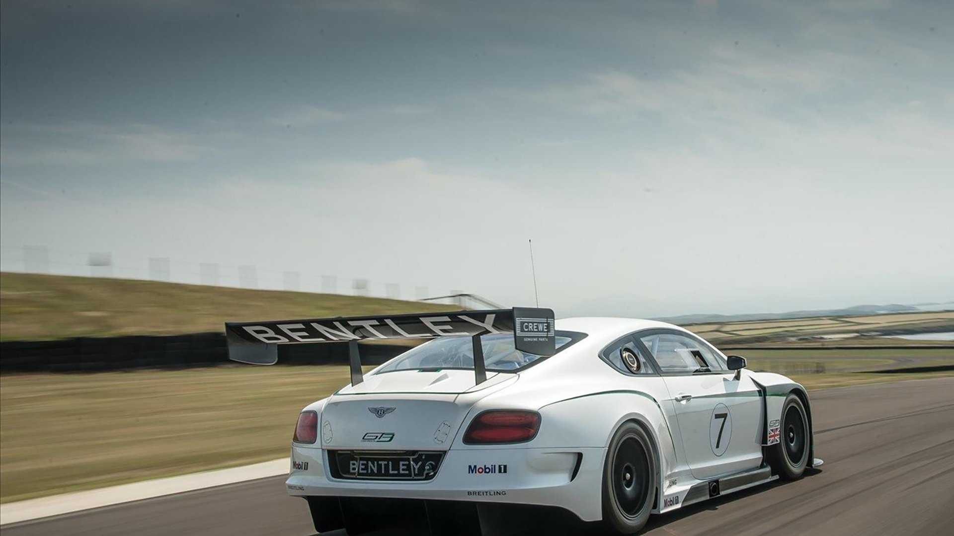 爱游戏在线登录入口-尤文图斯展现统治力，零封对手进决赛，尤文图斯集锦