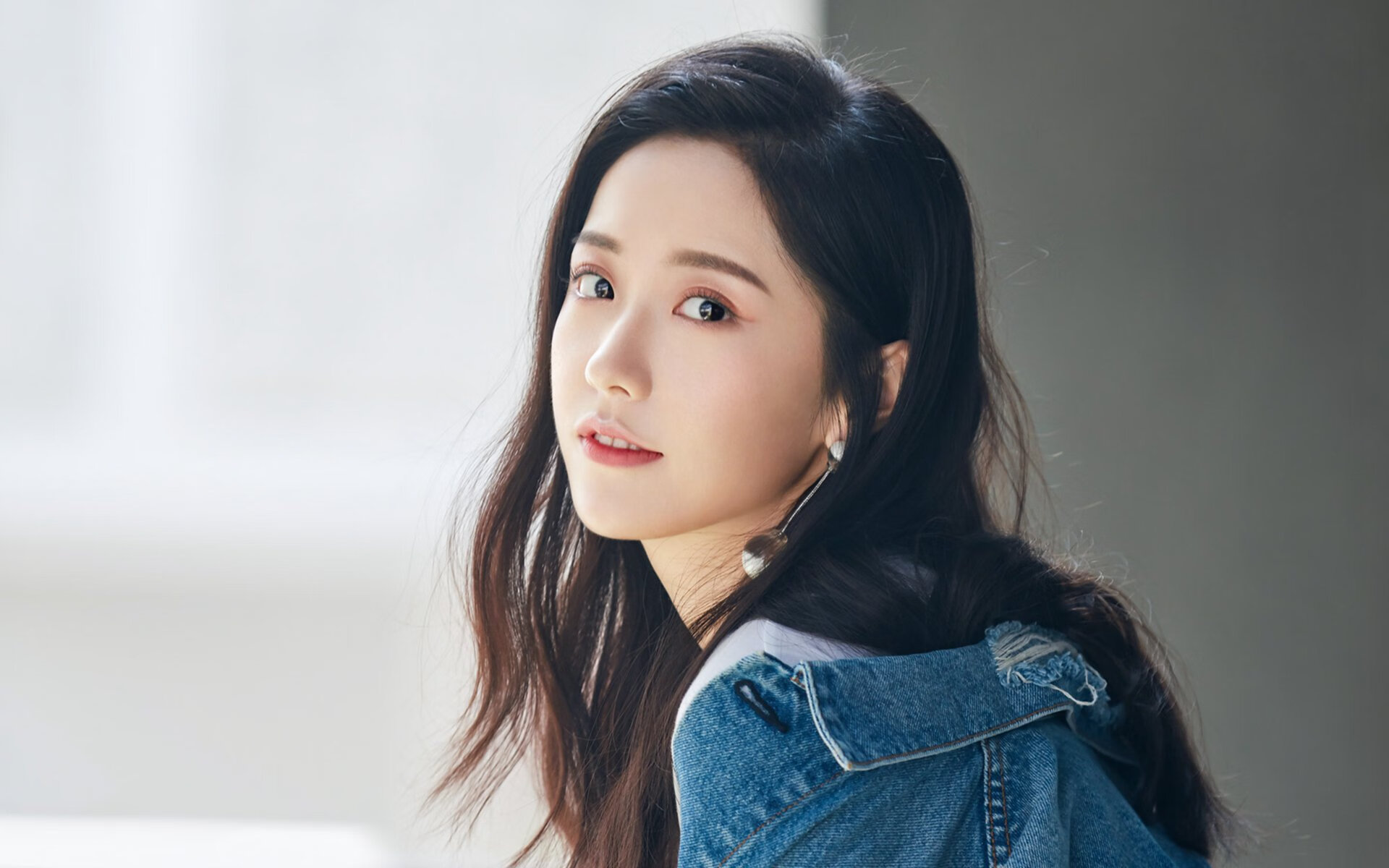 爱游戏中国官方登录入口网站-亚历克斯·格林伍德展现坚固防守，帮助袋鼠队锁定胜局，格林伍德合同